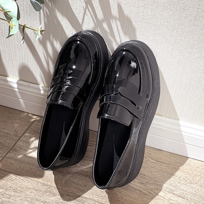 Sieviešu ikdienas apavi ar plakanu zoli - divi modeļi melnā krāsā