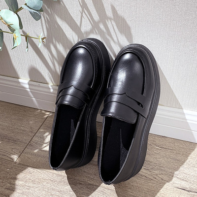 Sieviešu ikdienas apavi ar plakanu zoli - divi modeļi melnā krāsā