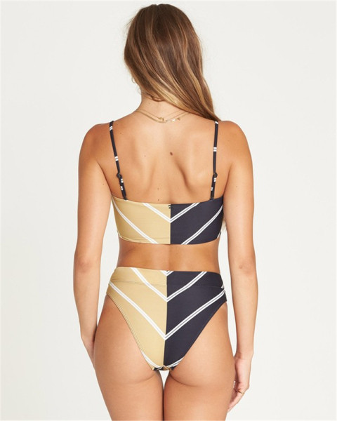 Moderns divdaļīgs peldkostīms ar biksēm ar augstu jostasvietu