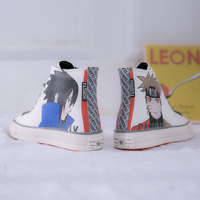 Moteriški laisvalaikio sportbačiai su spalvotomis aplikacijomis ir lygiu padu