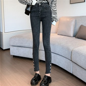 Moderns sieviešu džinsu modelis ar augstu vidukli un pogām