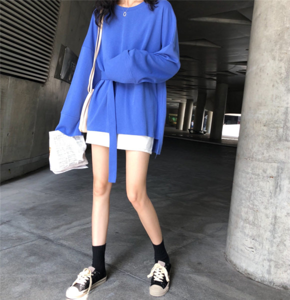 Lezser női blúz széles modell hosszú ujjal és övvel