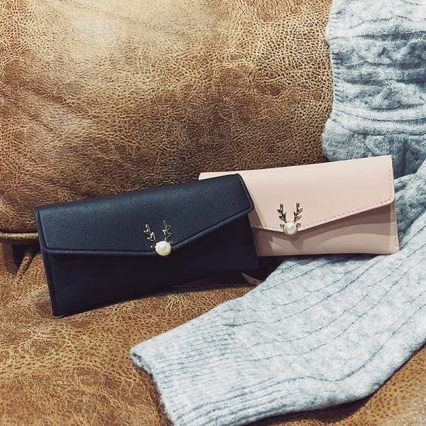 Moteriška piniginė iš eko odos su metaliniu užsegimu