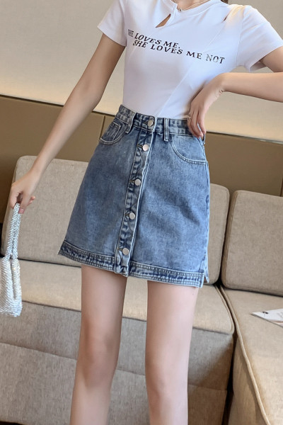 Fusta de dama albastra din denim cu nasturi si buzunare