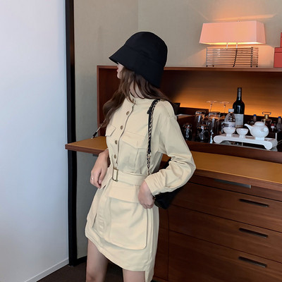 Модерна дамска рокля с големи джобове и копчета