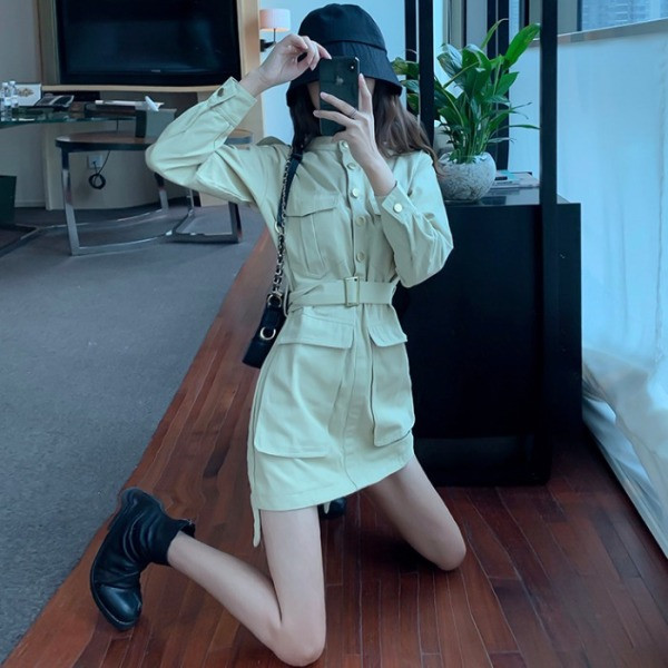 Модерна дамска рокля с големи джобове и копчета 