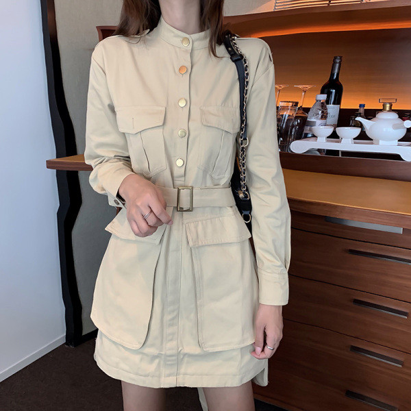 Модерна дамска рокля с големи джобове и копчета 