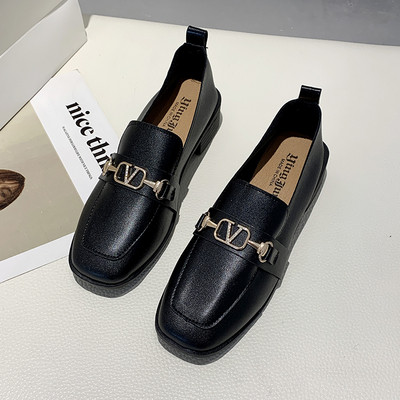 Női alkalmi cipő eko bőrből és fém elemből