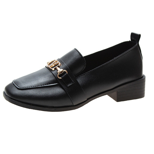 Női alkalmi cipő eko bőrből és fém elemből