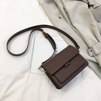 Eko bőrből készült alkalmi női táska hosszú füllel