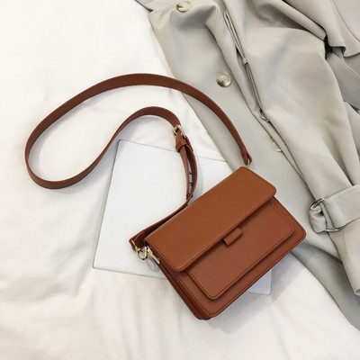 Eko bőrből készült alkalmi női táska hosszú füllel