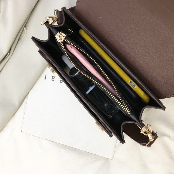 Eko bőrből készült alkalmi női táska hosszú füllel