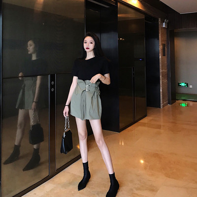 Platus moteriškas sijonas aukštu juosmeniu ir diržu