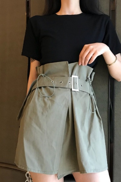 Platus moteriškas sijonas aukštu juosmeniu ir diržu