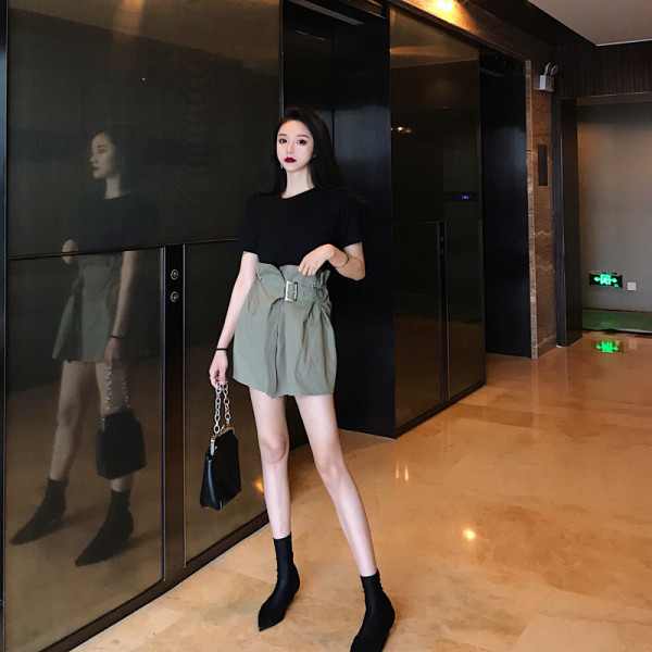 Platus moteriškas sijonas aukštu juosmeniu ir diržu