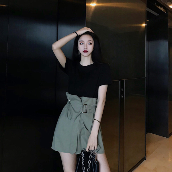 Platus moteriškas sijonas aukštu juosmeniu ir diržu