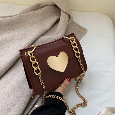 Új modell női táska hosszú láncfüllel és fém szívvel