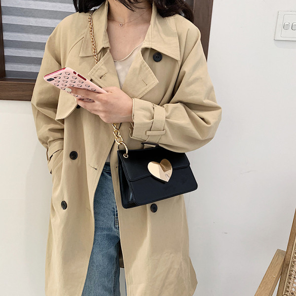 Új modell női táska hosszú láncfüllel és fém szívvel