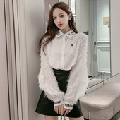 Stílusos női ing klasszikus gallérral és bojttal