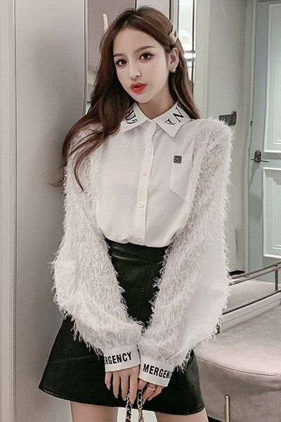 Stílusos női ing klasszikus gallérral és bojttal