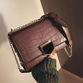 Eko bőrből készült alkalmi női táska hosszú füllel, fém rögzítéssel