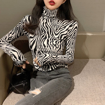 Testreszabott női blúz állatmintás és magas gallérral