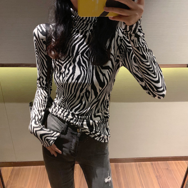 Testreszabott női blúz állatmintás és magas gallérral