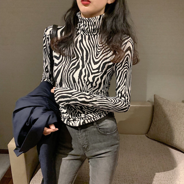 Testreszabott női blúz állatmintás és magas gallérral