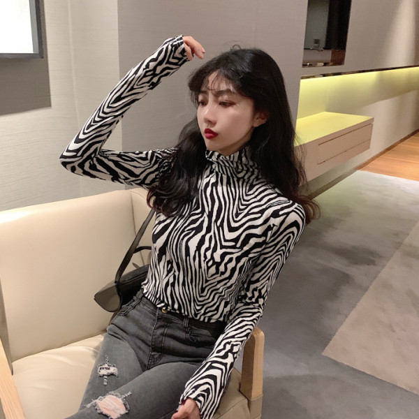 Testreszabott női blúz állatmintás és magas gallérral