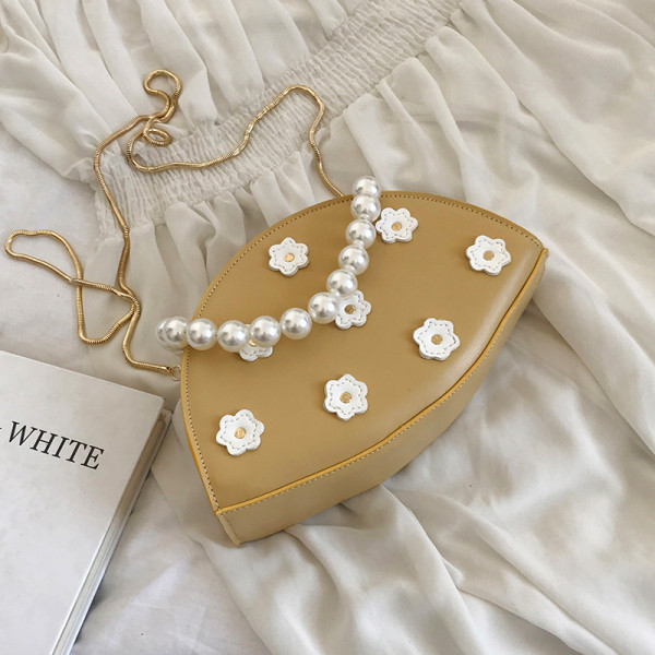 Moderna sieviešu soma ar 3D ziediem un garu ķēdīti