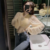 Liibuv naiste laiade varrukatega pluus