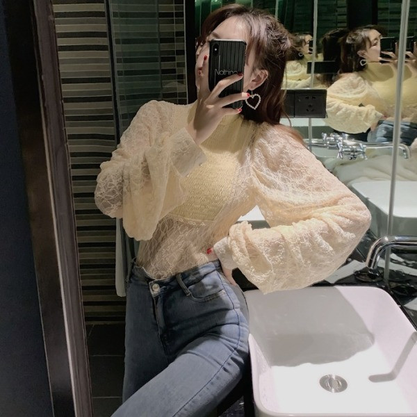 Liibuv naiste laiade varrukatega pluus