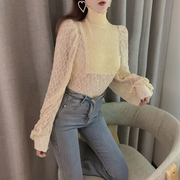 Liibuv naiste laiade varrukatega pluus