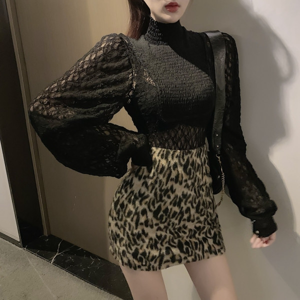 Liibuv naiste laiade varrukatega pluus