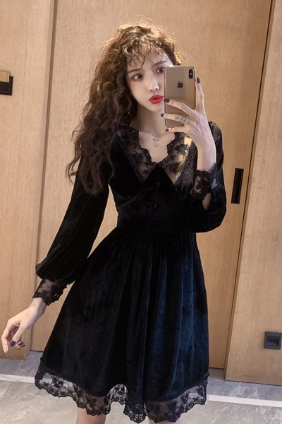 Retro stiilis sametist ja pitsist naiste kleit