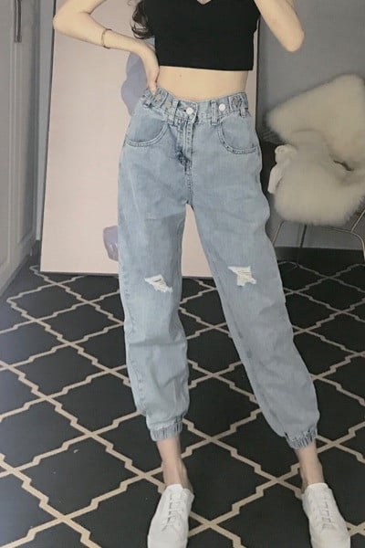 Naujo modelio sportiniai-laisvalaikiai džinsai su plėšytais motyvais