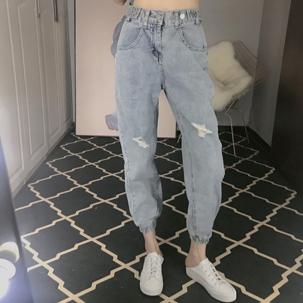 Naujo modelio sportiniai-laisvalaikiai džinsai su plėšytais motyvais