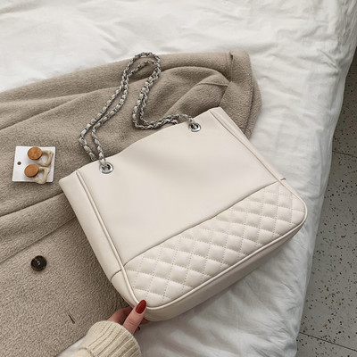 Eko bőrből készült alkalmi női táska lánccal