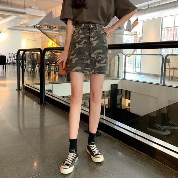 Modern női szoknya zsebekkel, magas derékkal