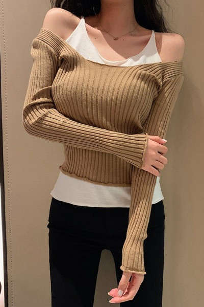 Moteriška palaidinė su nuleistomis rankovėmis ir palaidine imitacija