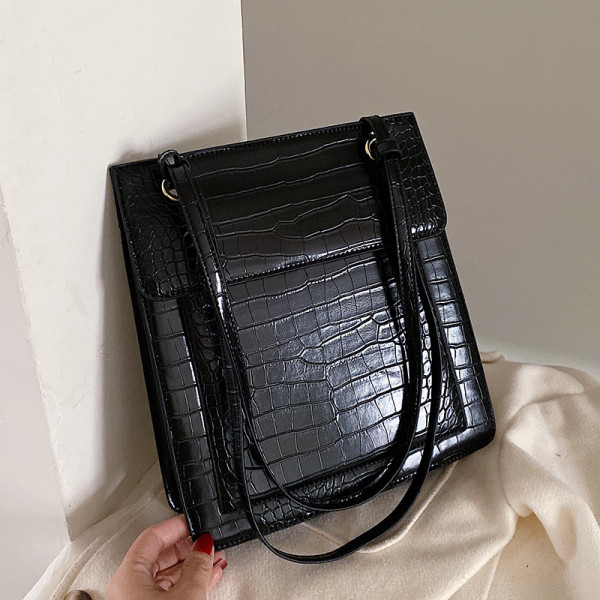 Laisvalaikio moteriška odinė rankinė su ilga rankena