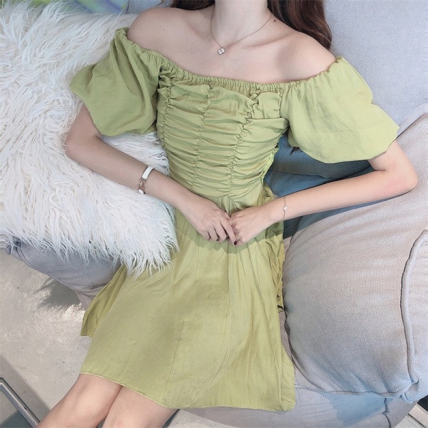 Rochie de damă decupată cu mâneci căzute