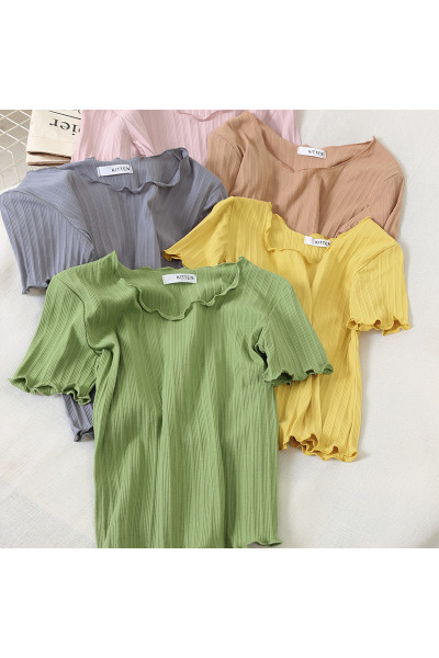 Sieviešu ikdienas blūze ar īsām piedurknēm un ovālu kakla izgriezumu