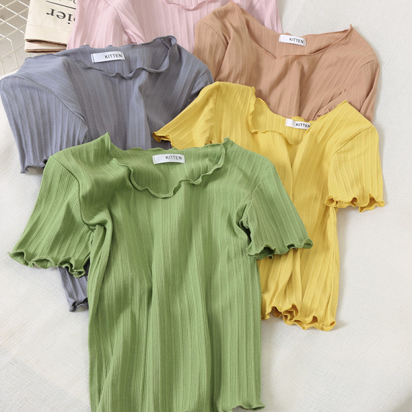 Sieviešu ikdienas blūze ar īsām piedurknēm un ovālu kakla izgriezumu