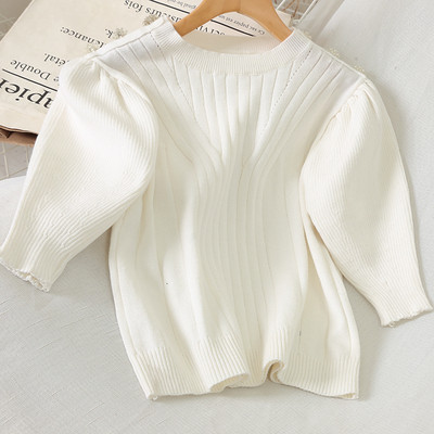 Női blúz ovális nyakkivágással és 3/4-es ujjakkal