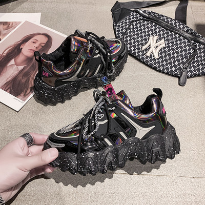 Model nou de adidasi de dama cu talpa aspra si cravate colorate