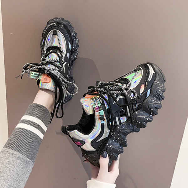 Model nou de adidasi de dama cu talpa aspra si cravate colorate