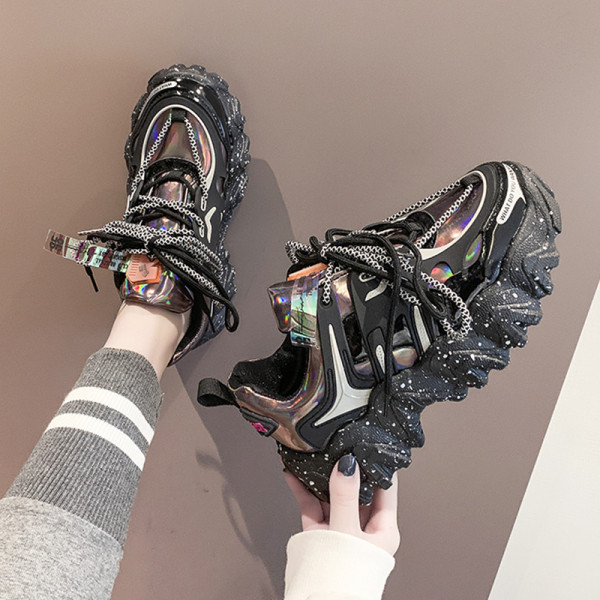 Model nou de adidasi de dama cu talpa aspra si cravate colorate