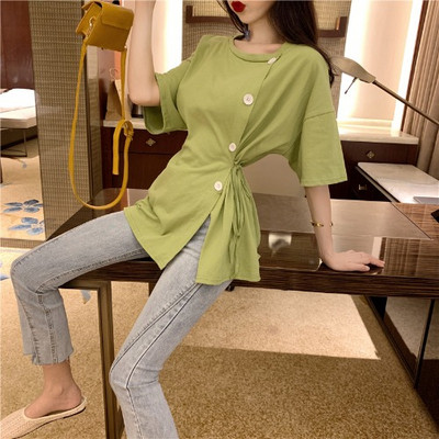 Alkalmi női blúz gombokkal és nyakkendőkkel