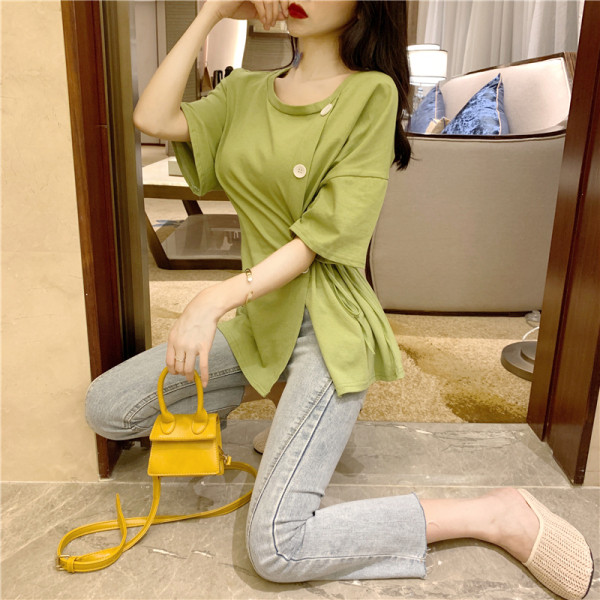 Alkalmi női blúz gombokkal és nyakkendőkkel